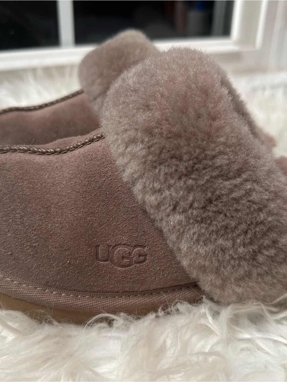 UGGS suede US size 1 ,7-8 year old